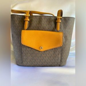 Michael Kors Jet Set Large Logo Pocket Tote